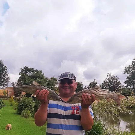 Фермерский дом Nad Stawem Mazuchowka Выдмины