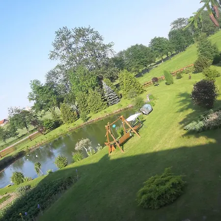 Nad Stawem Mazuchowka Фермерский дом *